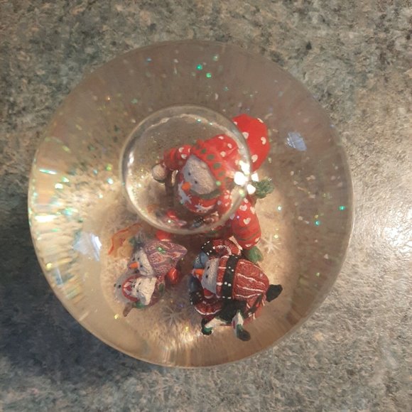 Snowmen Family Musical Glitter Snow Globe - Picture 9 of 12